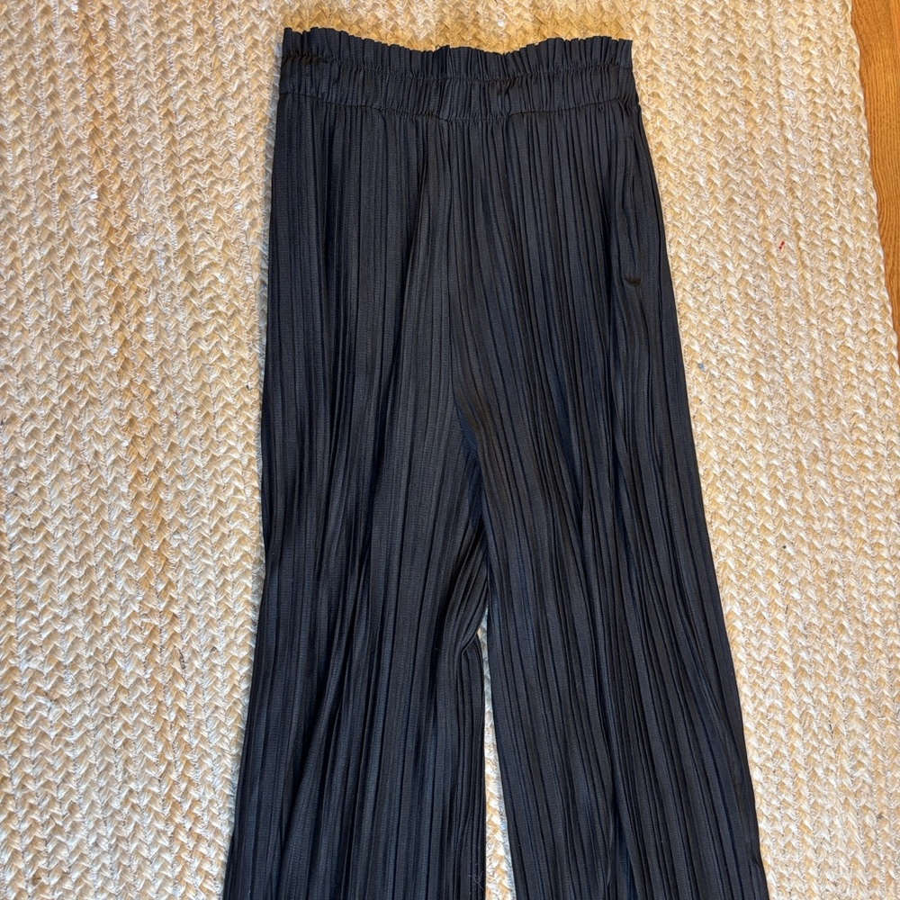 Black Pleated Wide-Leg Pants